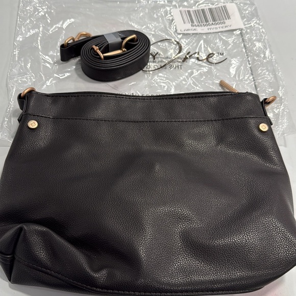 Thirty-One Black Crossbody Bag NWOT - Picture 2 of 7
